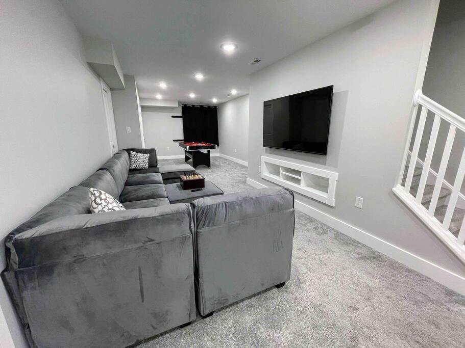 4 Bedroom 3 Bath Sleeps 10 Pet Friendly Private Backyard, 2 Car Garage, City Views, Close To All Stadiums And Casino Pittsburgh Dış mekan fotoğraf