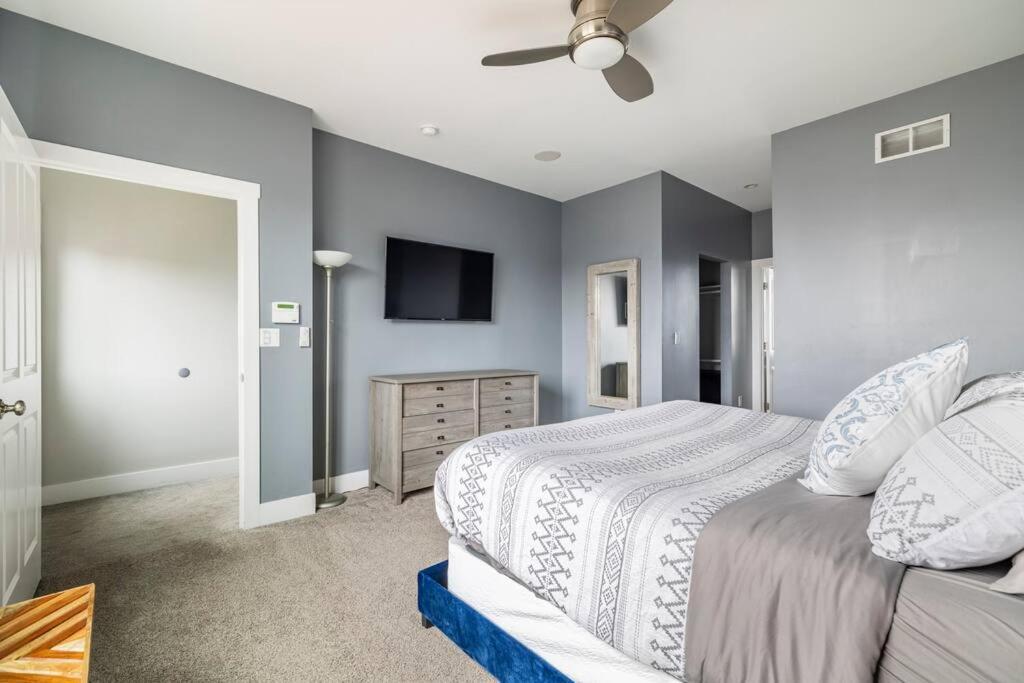 4 Bedroom 3 Bath Sleeps 10 Pet Friendly Private Backyard, 2 Car Garage, City Views, Close To All Stadiums And Casino Pittsburgh Dış mekan fotoğraf