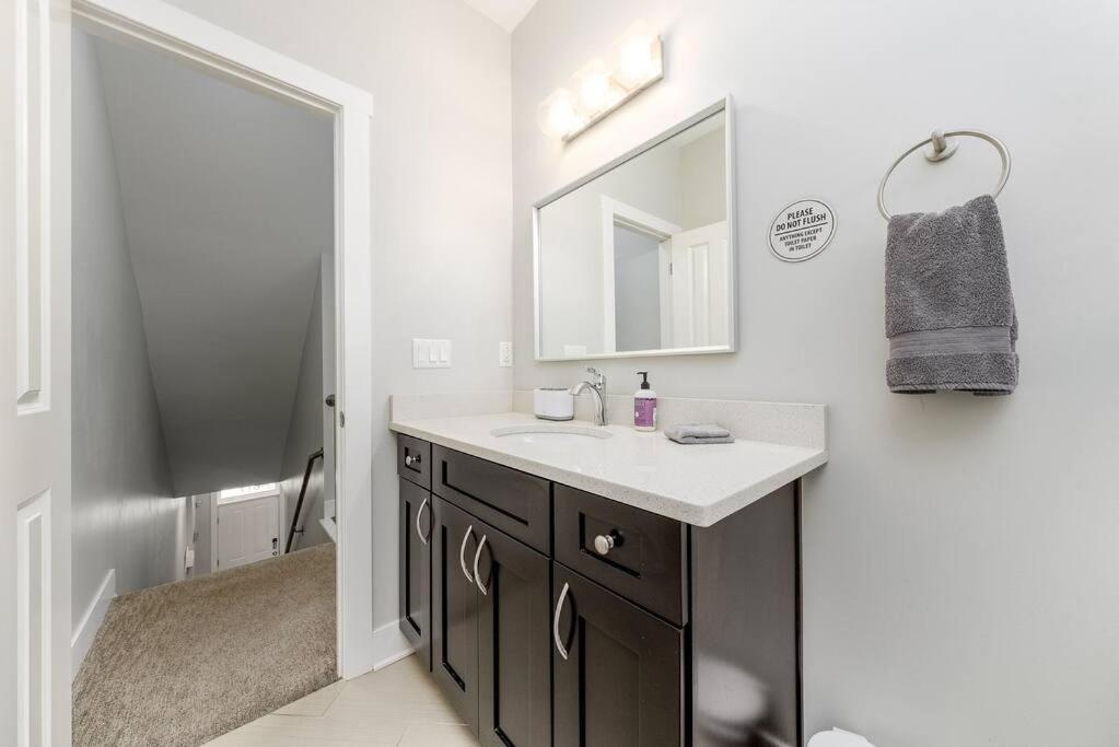 4 Bedroom 3 Bath Sleeps 10 Pet Friendly Private Backyard, 2 Car Garage, City Views, Close To All Stadiums And Casino Pittsburgh Dış mekan fotoğraf