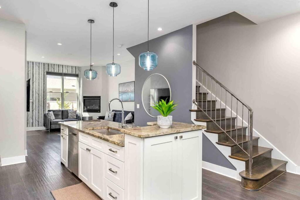 4 Bedroom 3 Bath Sleeps 10 Pet Friendly Private Backyard, 2 Car Garage, City Views, Close To All Stadiums And Casino Pittsburgh Dış mekan fotoğraf