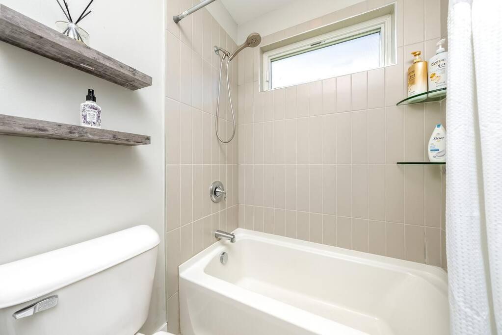 4 Bedroom 3 Bath Sleeps 10 Pet Friendly Private Backyard, 2 Car Garage, City Views, Close To All Stadiums And Casino Pittsburgh Dış mekan fotoğraf