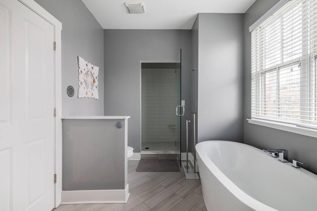 4 Bedroom 3 Bath Sleeps 10 Pet Friendly Private Backyard, 2 Car Garage, City Views, Close To All Stadiums And Casino Pittsburgh Dış mekan fotoğraf