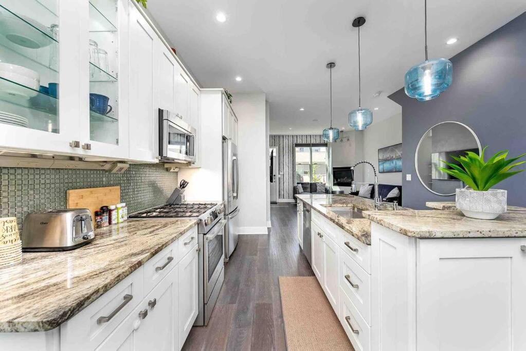 4 Bedroom 3 Bath Sleeps 10 Pet Friendly Private Backyard, 2 Car Garage, City Views, Close To All Stadiums And Casino Pittsburgh Dış mekan fotoğraf