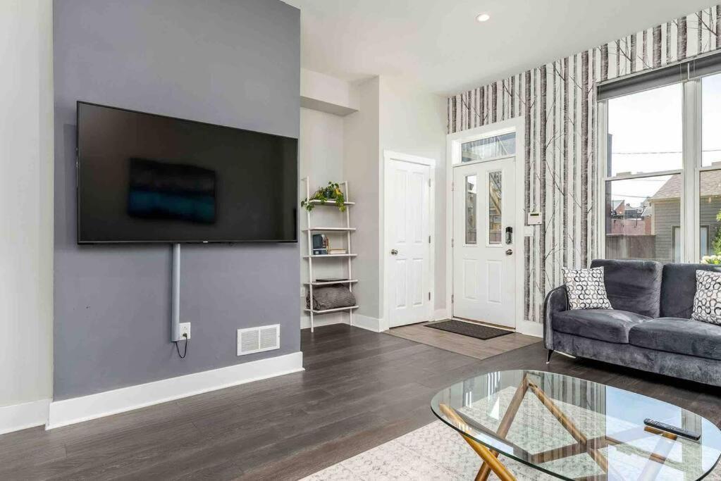 4 Bedroom 3 Bath Sleeps 10 Pet Friendly Private Backyard, 2 Car Garage, City Views, Close To All Stadiums And Casino Pittsburgh Dış mekan fotoğraf