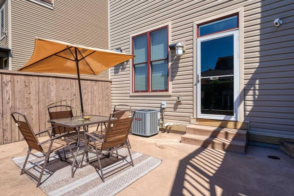 4 Bedroom 3 Bath Sleeps 10 Pet Friendly Private Backyard, 2 Car Garage, City Views, Close To All Stadiums And Casino Pittsburgh Dış mekan fotoğraf