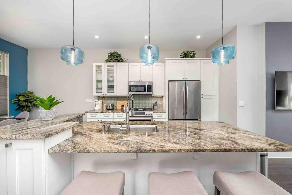 4 Bedroom 3 Bath Sleeps 10 Pet Friendly Private Backyard, 2 Car Garage, City Views, Close To All Stadiums And Casino Pittsburgh Dış mekan fotoğraf