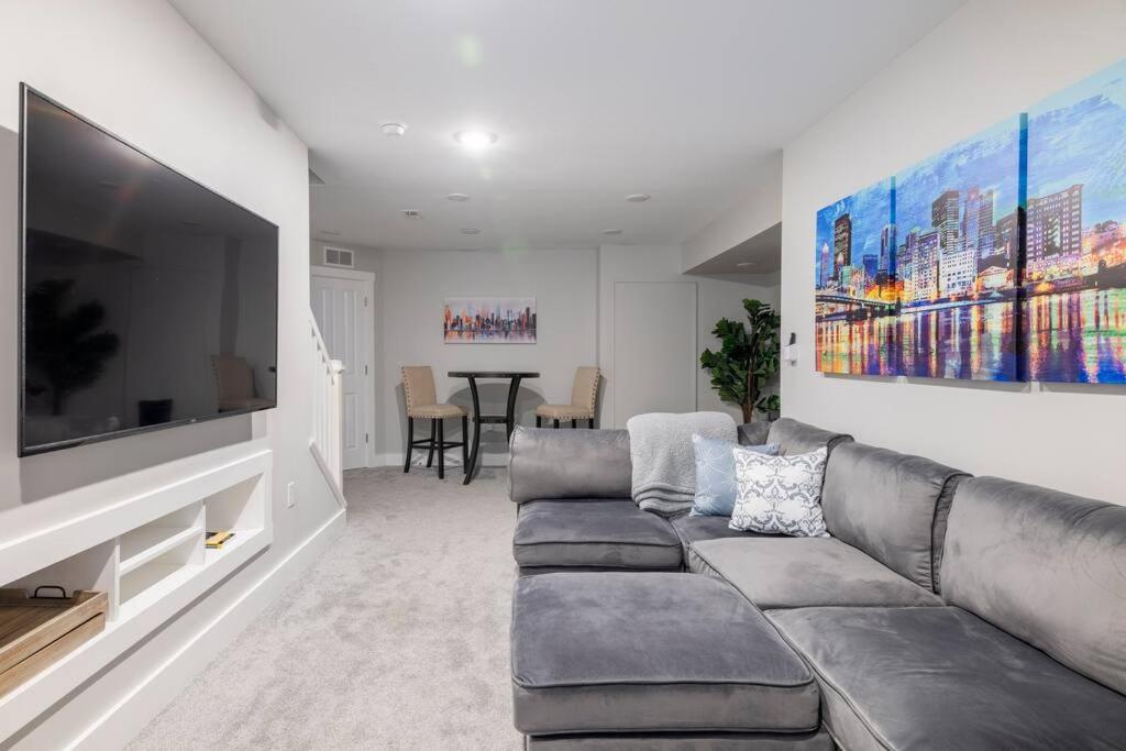 4 Bedroom 3 Bath Sleeps 10 Pet Friendly Private Backyard, 2 Car Garage, City Views, Close To All Stadiums And Casino Pittsburgh Dış mekan fotoğraf