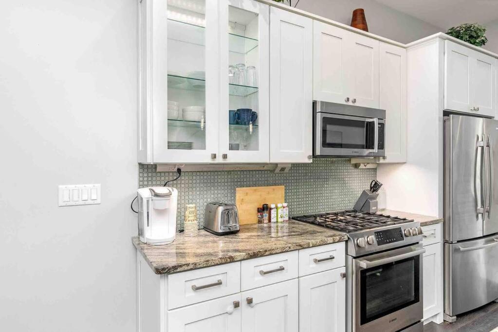 4 Bedroom 3 Bath Sleeps 10 Pet Friendly Private Backyard, 2 Car Garage, City Views, Close To All Stadiums And Casino Pittsburgh Dış mekan fotoğraf