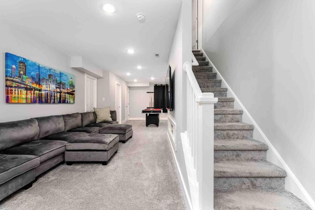 4 Bedroom 3 Bath Sleeps 10 Pet Friendly Private Backyard, 2 Car Garage, City Views, Close To All Stadiums And Casino Pittsburgh Dış mekan fotoğraf
