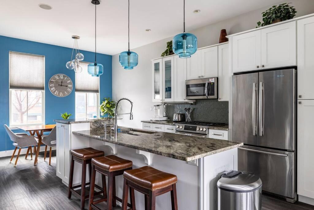 4 Bedroom 3 Bath Sleeps 10 Pet Friendly Private Backyard, 2 Car Garage, City Views, Close To All Stadiums And Casino Pittsburgh Dış mekan fotoğraf
