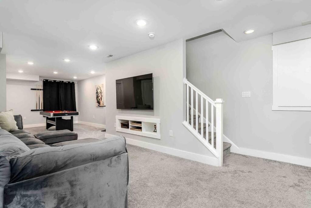 4 Bedroom 3 Bath Sleeps 10 Pet Friendly Private Backyard, 2 Car Garage, City Views, Close To All Stadiums And Casino Pittsburgh Dış mekan fotoğraf