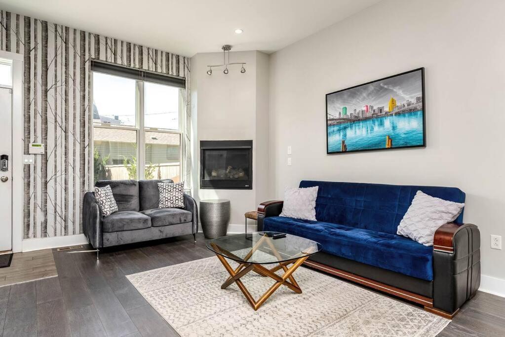 4 Bedroom 3 Bath Sleeps 10 Pet Friendly Private Backyard, 2 Car Garage, City Views, Close To All Stadiums And Casino Pittsburgh Dış mekan fotoğraf