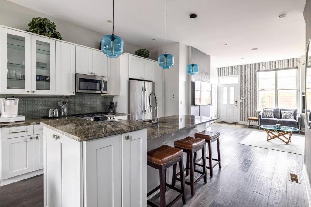 4 Bedroom 3 Bath Sleeps 10 Pet Friendly Private Backyard, 2 Car Garage, City Views, Close To All Stadiums And Casino Pittsburgh Dış mekan fotoğraf