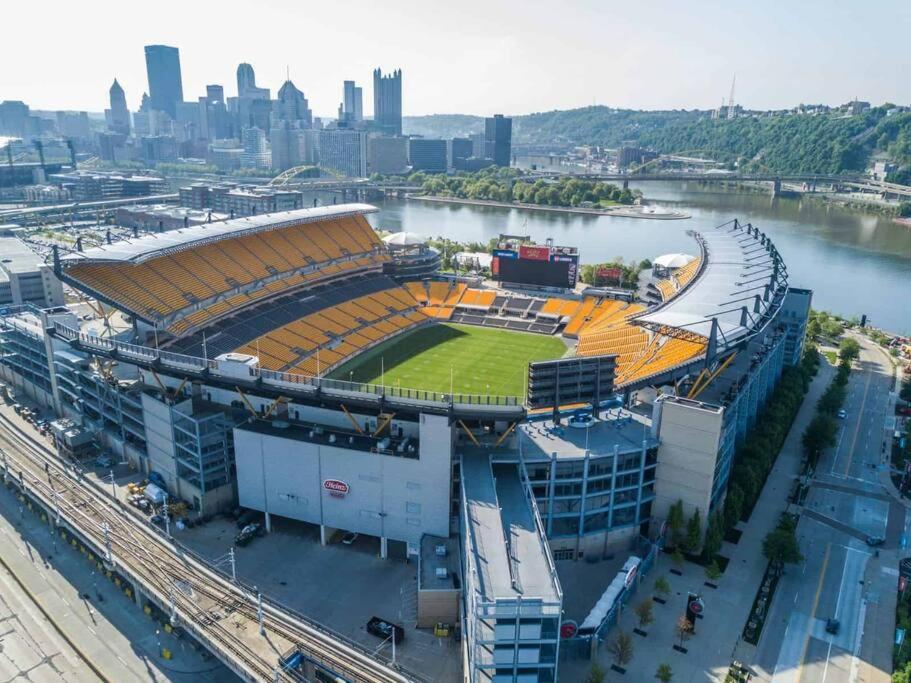 4 Bedroom 3 Bath Sleeps 10 Pet Friendly Private Backyard, 2 Car Garage, City Views, Close To All Stadiums And Casino Pittsburgh Dış mekan fotoğraf