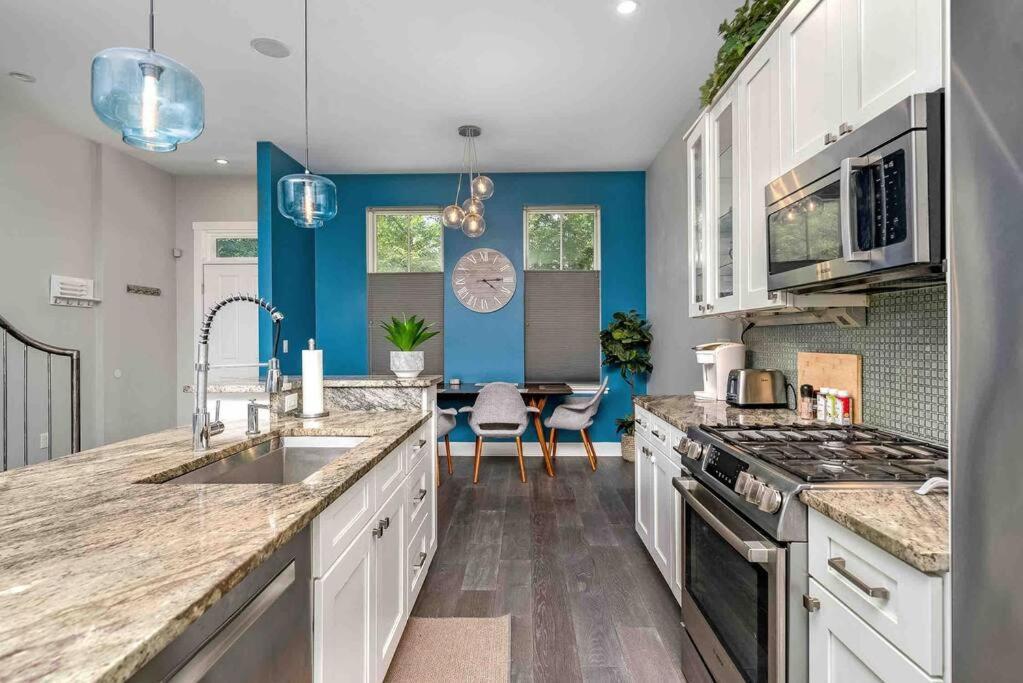 4 Bedroom 3 Bath Sleeps 10 Pet Friendly Private Backyard, 2 Car Garage, City Views, Close To All Stadiums And Casino Pittsburgh Dış mekan fotoğraf